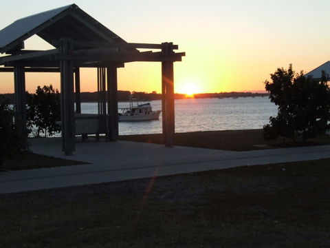 Waterfront Retreat With Room For A Boat - Welsby Pde, Bongaree - Kalgoorlie Accommodation 12