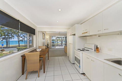 Waterfront Retreat With Room For A Boat - Welsby Pde, Bongaree - Kalgoorlie Accommodation 15