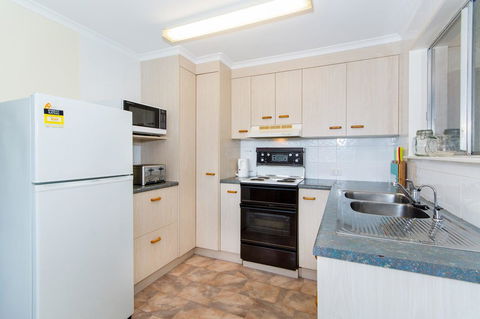Short Stroll To Surf Beach - North Street, Woorim - Kalgoorlie Accommodation 3