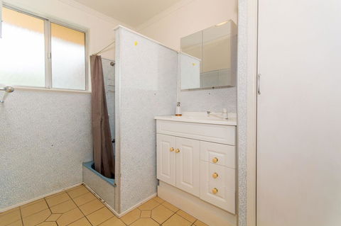 Short Stroll To Surf Beach - North Street, Woorim - Kalgoorlie Accommodation 5