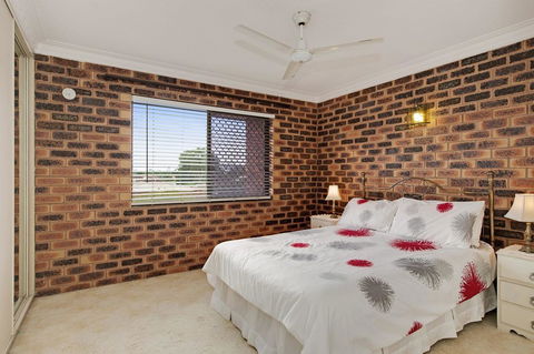 Huge Top Floor Unit Across The Road....Waterfront!! - Kalgoorlie Accommodation 13