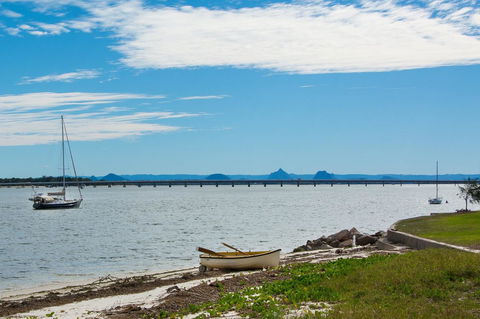Huge Top Floor Unit Across The Road....Waterfront!! - Kalgoorlie Accommodation 16