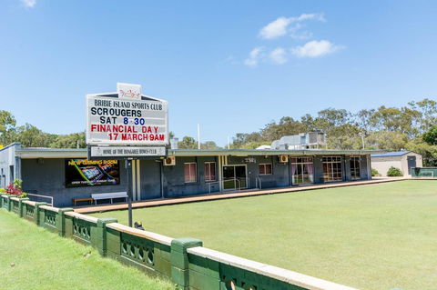 Huge Top Floor Unit Across The Road....Waterfront!! - Kalgoorlie Accommodation 12