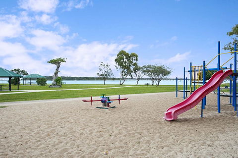 Huge Top Floor Unit Across The Road....Waterfront!! - Kalgoorlie Accommodation 8