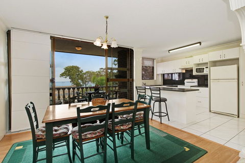 Huge Top Floor Unit Across The Road....Waterfront!! - Kalgoorlie Accommodation 4
