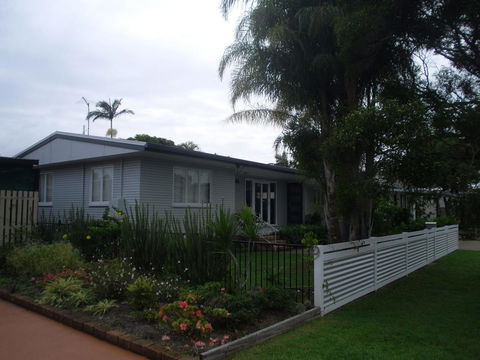 Hampton Cottage- Delightful Cottage Bring Your Dog! - Kalgoorlie Accommodation 3
