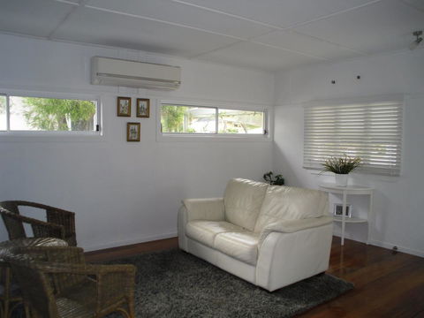 Hampton Cottage- Delightful Cottage Bring Your Dog! - Kalgoorlie Accommodation 10