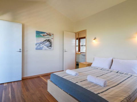 Laguna House - Kalgoorlie Accommodation 7