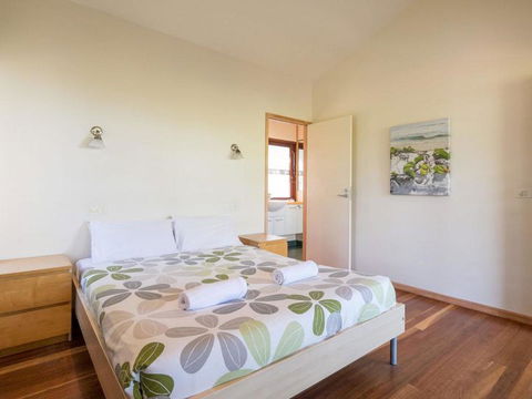 Laguna House - Kalgoorlie Accommodation 3