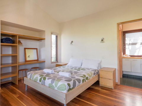 Laguna House - Kalgoorlie Accommodation 6
