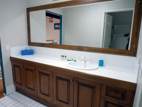 Gone Fishin - Kalgoorlie Accommodation 14