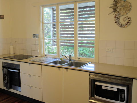 Frenchmans Cottage - Kalgoorlie Accommodation 12