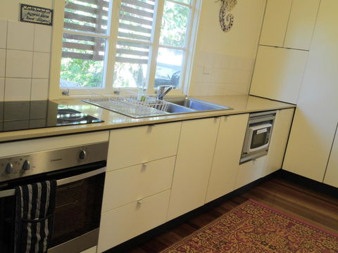 Frenchmans Cottage - Kalgoorlie Accommodation 11