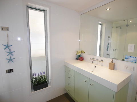 Sandbar - Kalgoorlie Accommodation 13