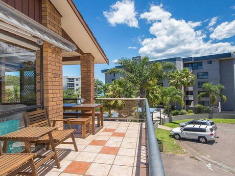 'COLUMBIA VIEWS', 2/9 COLUMBIA CLOSE - AIRCON, WIFI, NETFLIX, VIEWS & BOAT PARKING - Kalgoorlie Accommodation 1