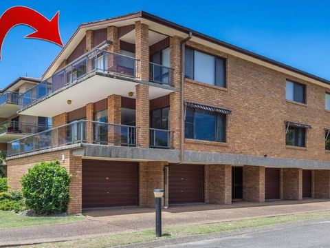 'COLUMBIA VIEWS', 2/9 COLUMBIA CLOSE - AIRCON, WIFI, NETFLIX, VIEWS & BOAT PARKING - Kalgoorlie Accommodation 0