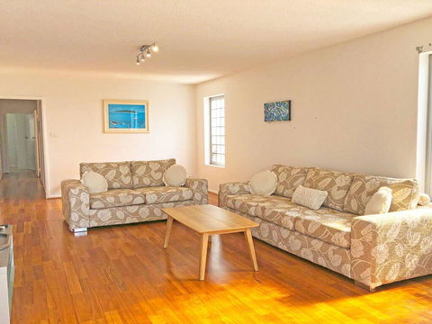 'Mooring One Downstairs', 23 Shoal Bay Rd - Fantastic Ground Floor Duplex With Views, WIFI And Air Conditioning - Kalgoorlie Accommodation 1