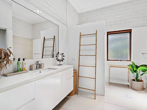 'Nunkeri', 5 Kerrie Close - Stunning House With Fabulous Views, Linen, WIFI & Air Conditioning - Kalgoorlie Accommodation 3