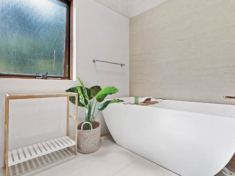 'Nunkeri', 5 Kerrie Close - Stunning House With Fabulous Views, Linen, WIFI & Air Conditioning - Kalgoorlie Accommodation 2
