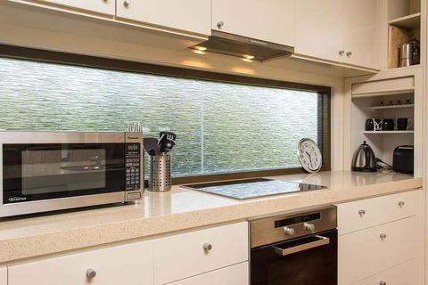 'Rolling Waves 2' On Ocean Drive - Kalgoorlie Accommodation 3