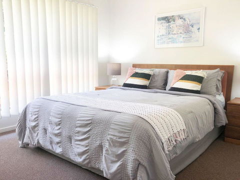 'Sandy Palms' 28 Moorooba Cr - Beautiful Home With Wifi, Air-con And Boat Parking - Kalgoorlie Accommodation 1