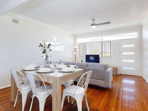 'Shoalz', 28 Rigney Street - Renovated Pet Friendly Cottage & Boat Parking - Kalgoorlie Accommodation 2