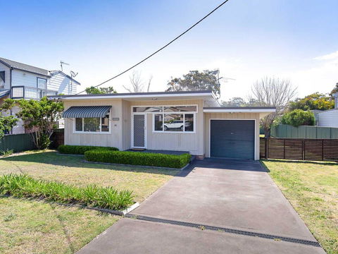 'Shoalz', 28 Rigney Street - Renovated Pet Friendly Cottage & Boat Parking - Kalgoorlie Accommodation 0
