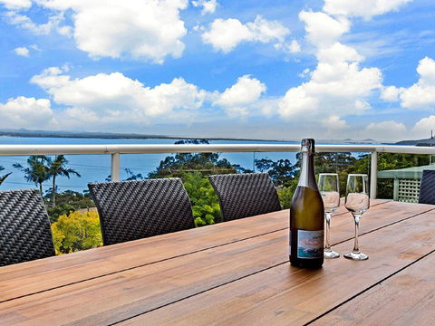 'The Bay', 25 Wallawa Rd - Huge Home With Aircon, Spectacular Views & Chromecast - Kalgoorlie Accommodation 1
