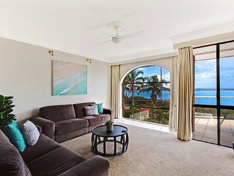 'The Bay', 25 Wallawa Rd - Huge Home With Aircon, Spectacular Views & Chromecast - Kalgoorlie Accommodation 2