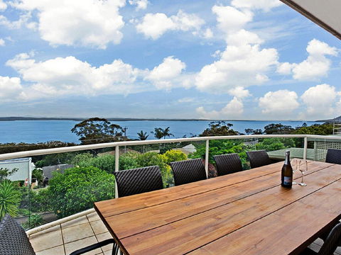 'The Bay', 25 Wallawa Rd - Huge Home With Aircon, Spectacular Views & Chromecast - Kalgoorlie Accommodation 0