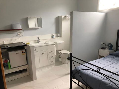 'Tranquil Moments On Macleod' - Kalgoorlie Accommodation 0