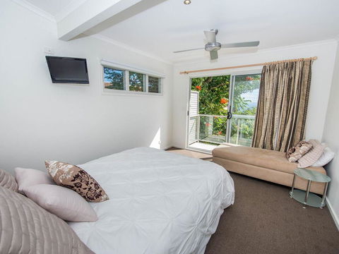 1 'Florida', 5 Lillian Street - 2 Min Walk To Beach, Shops & Restaurants - Kalgoorlie Accommodation 3
