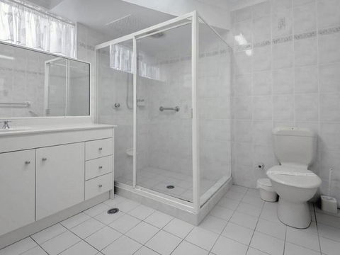 1 'Laman Lodge', 15 Laman Street - Stunning Air Conditioned Unit With Water Views And WIFI - Kalgoorlie Accommodation 1