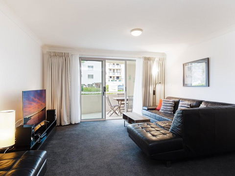 1 'SEASHELLS' 21-23 MAGNUS STREET - WIFI, POOL, LIFT & AIR CONDITIONING - Kalgoorlie Accommodation 0
