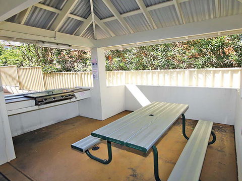 1 'SEASHELLS' 21-23 MAGNUS STREET - WIFI, POOL, LIFT & AIR CONDITIONING - Kalgoorlie Accommodation 2