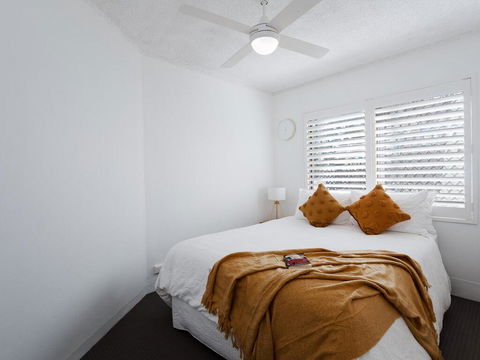 1 'The Poplars' 34 Magnus St - Panoramic Water Views, Pool, Aircon & WIFI - Kalgoorlie Accommodation 3