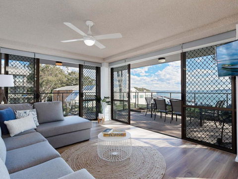 1 'The Poplars' 34 Magnus St - Panoramic Water Views, Pool, Aircon & WIFI - Kalgoorlie Accommodation 0