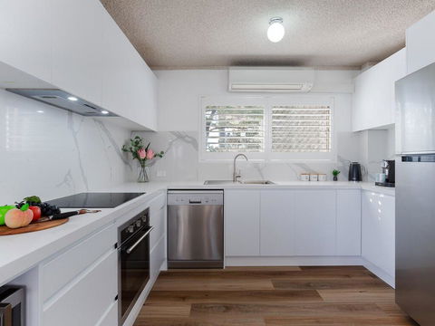 1 'The Poplars' 34 Magnus St - Panoramic Water Views, Pool, Aircon & WIFI - Kalgoorlie Accommodation 2