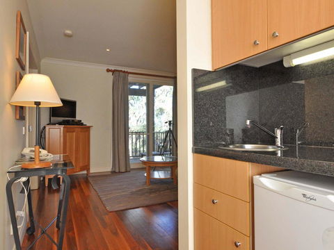 1 Bedroom Executive Villa Located Within Cypress Lakes - Kalgoorlie Accommodation 2