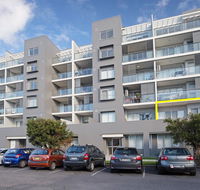 104 'The Shoal' 6-8 Bullecourt Street - linen included  under 200m to beach - Kalgoorlie Accommodation