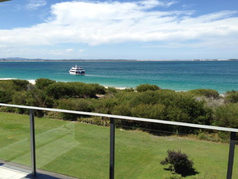 11 'Luskin Lodge' 29 Weatherly Close - Stunning Water Views - Kalgoorlie Accommodation 0