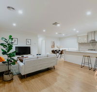 118 Refreshing 3BR Werribee Family House - Kalgoorlie Accommodation