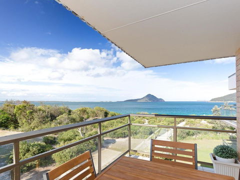 12 'Intrepid' 3 Intrepid Close - Right On The Beachfront - Kalgoorlie Accommodation 0
