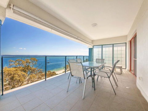 12 'Le Vogue', 16 Magnus St - Sensational Water Views, Lift, Pool & Tennis Court - Kalgoorlie Accommodation 0