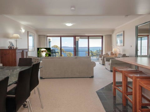 12 'Le Vogue', 16 Magnus St - Sensational Water Views, Lift, Pool & Tennis Court - Kalgoorlie Accommodation 1