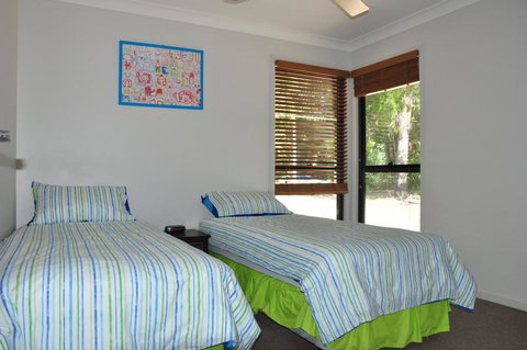 12 Satinwood Drive - Family Home With Swimming Pool Located In Natural Bushland And Close To Beach - Kalgoorlie Accommodation 2