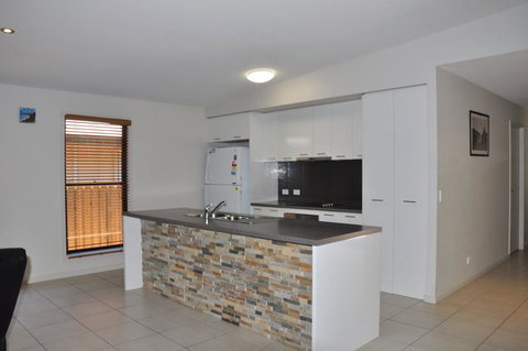 12 Satinwood Drive - Family Home With Swimming Pool Located In Natural Bushland And Close To Beach - Kalgoorlie Accommodation 3