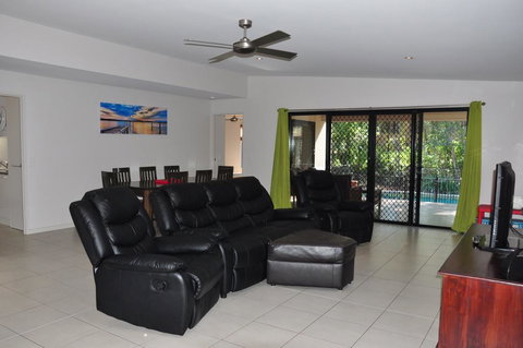 12 Satinwood Drive - Family Home With Swimming Pool Located In Natural Bushland And Close To Beach - Kalgoorlie Accommodation 1