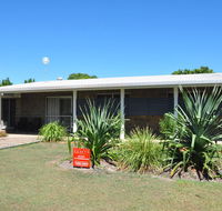 12 Zircon Street - Renovated beach shack with the perfect blend of comfort and coastal cool - Kalgoorlie Accommodation