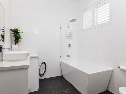 13 'Bayview Towers', 15 Victoria Parade - Ground Floor Unit With Magical Water Views - Kalgoorlie Accommodation 3